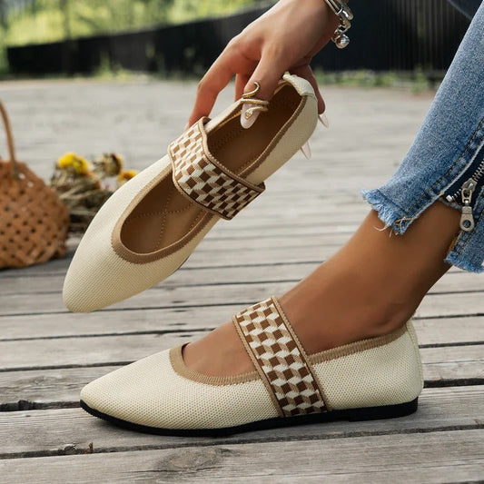AD | Elegant avsmalnande flats med rutigt band