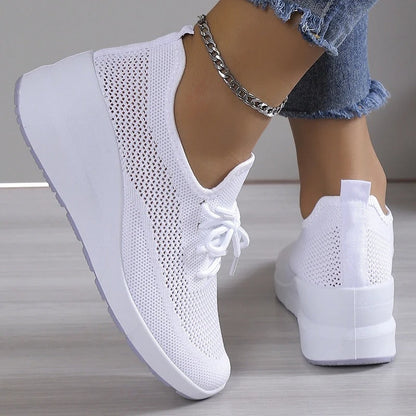 AD | Stickad sneaker med snörning