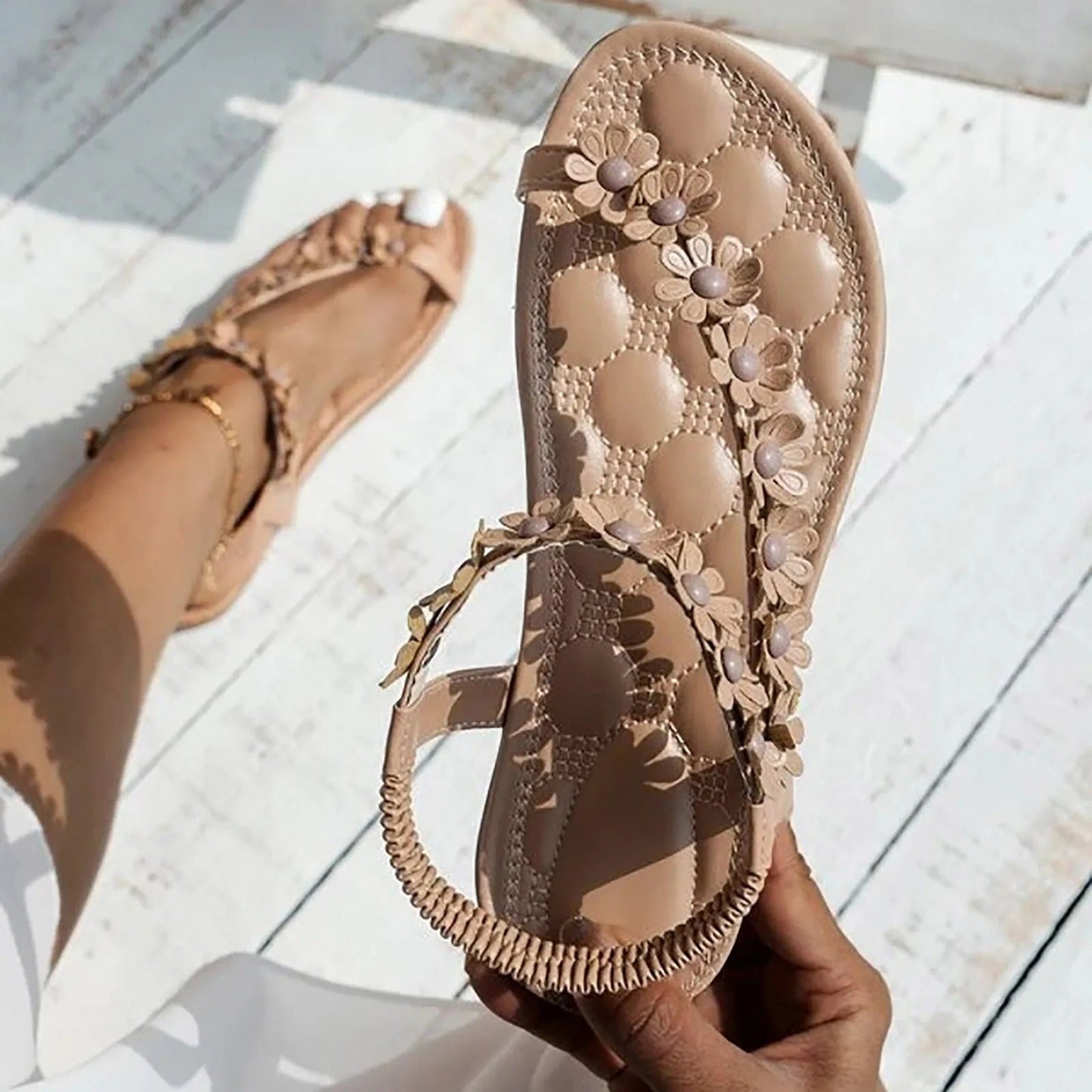 AD | Platta sandaler med sommarblommor