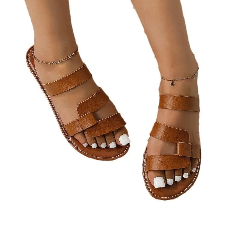 AD | Platta sandaler med öppen rygg och spänne