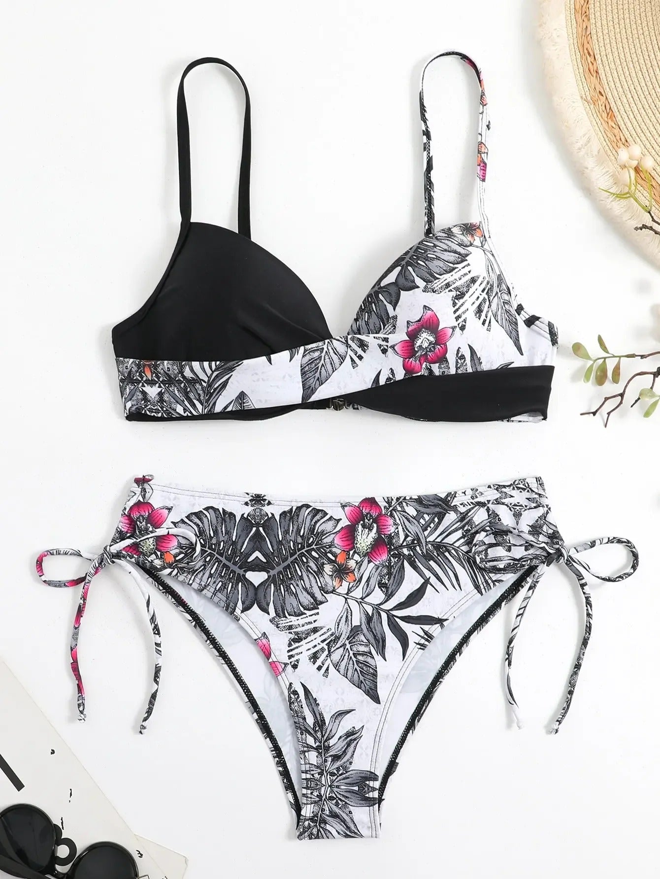 AD | Bikini med blommigt tryck