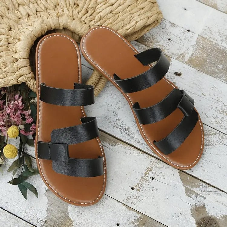 AD | Platta sandaler med öppen rygg och spänne