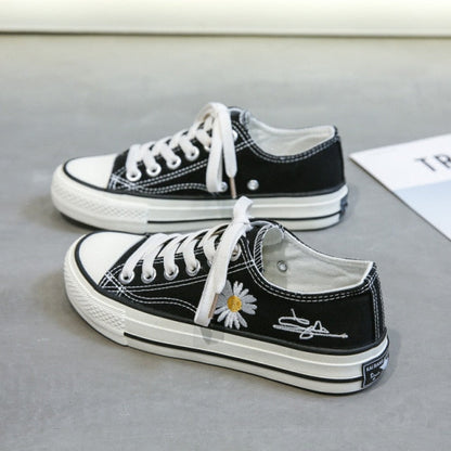 AD | Low Cut med sneakers med blommigt tryck