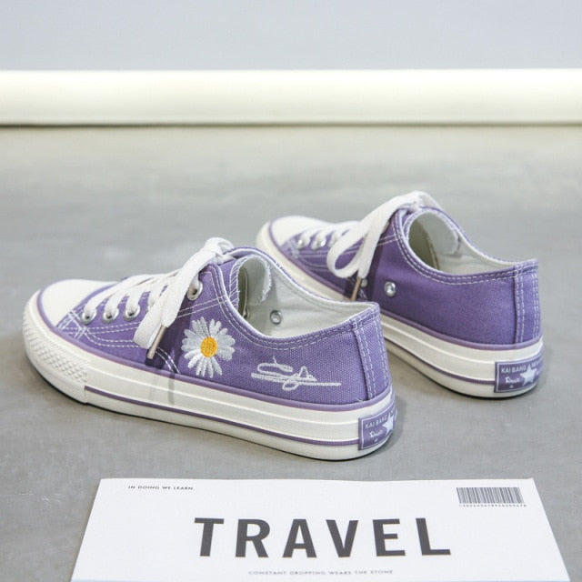 AD | Low Cut med sneakers med blommigt tryck
