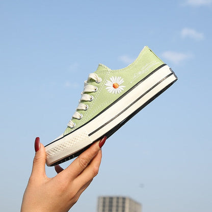 AD | Low Cut med sneakers med blommigt tryck