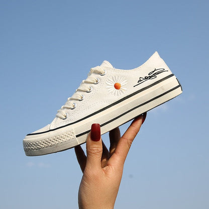 AD | Low Cut med sneakers med blommigt tryck