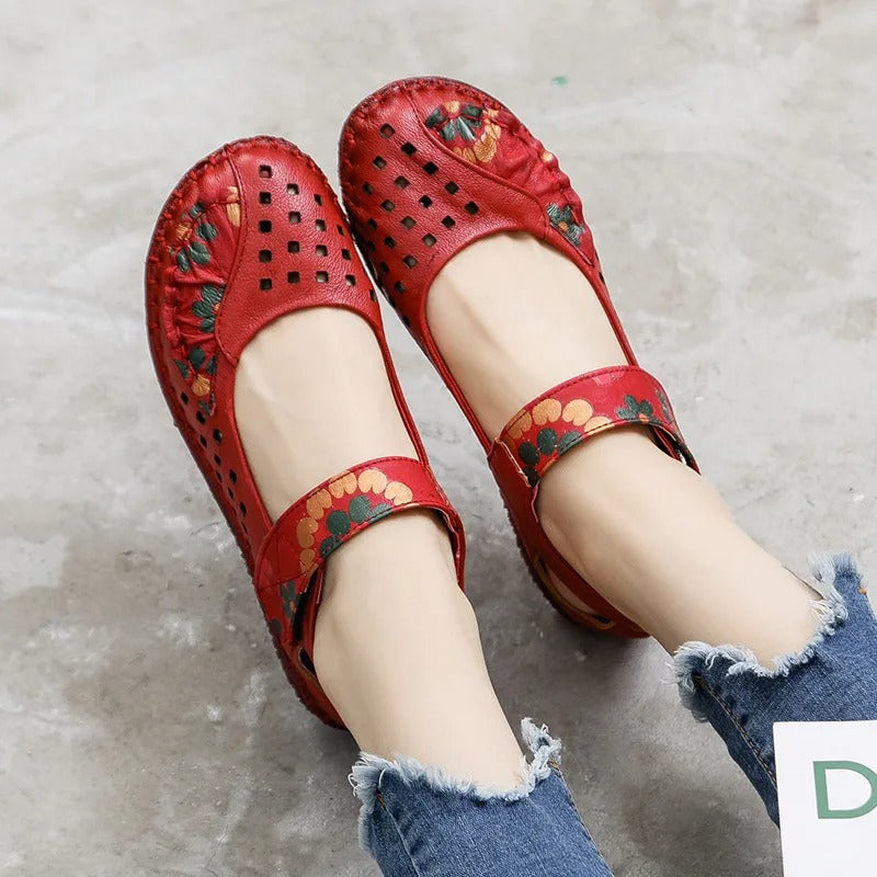 AD | Blommiga slip-on-skor med utskärning