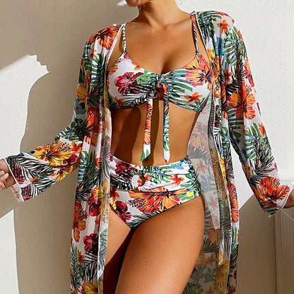 AD | Bikini med blommigt tryck och överlägg