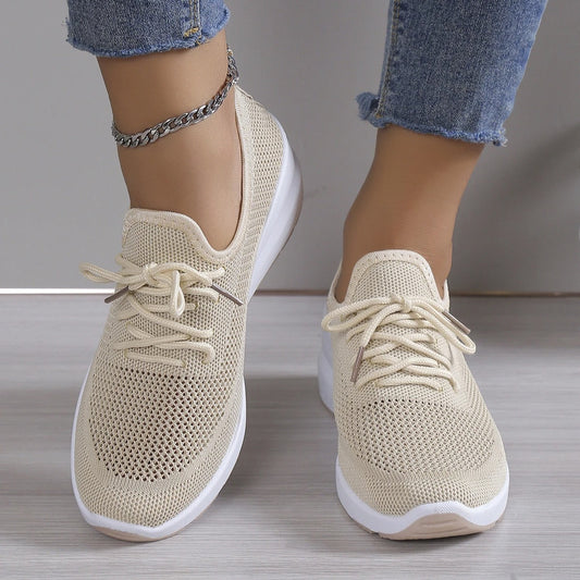AD | Stickad sneaker med snörning